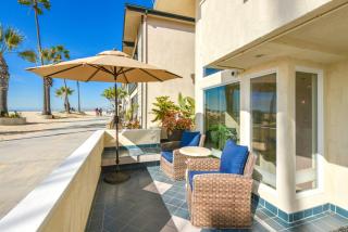 Multi Level Oceanfront Home With Oceanviews and Private Patio on the Sand - Newport Beach - 6