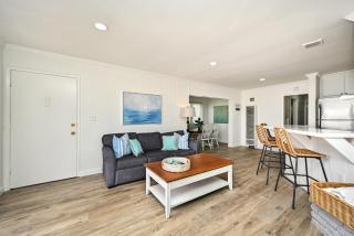 Updated Home with Patio on the Boardwalk near 15th St - Newport Beach - 5