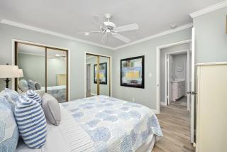 Oceanfront Triplex on Boardwalk with Ocean Views and Patio - 7