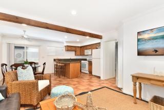 2 Bedroom BACK Apt at OCEANFRONT HOME on 15th St - Newport Beach - 3