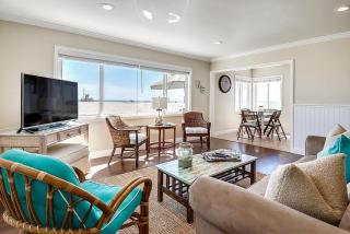TWO BEACHFRONT BUNGALOWS ON THE SAND IN Newport Beach - 1