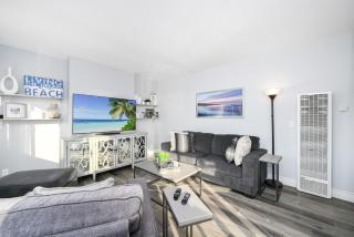 1 Bedroom Apartment in the back of our Oceanfront Home - Newport Beach - 8