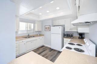 1 Bedroom Apartment in the back of our Oceanfront Home - 6