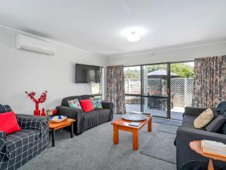 Beach Life - Whangamata Holiday Home - 6