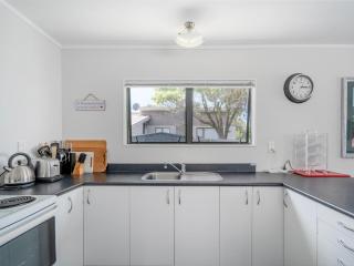 Beach Life - Whangamata Holiday Home - 2