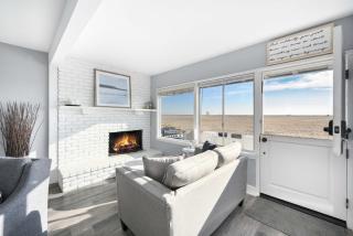 Charming 2 Story and 4 Bedroom Home on the Boardwalk - Newport Beach - 9