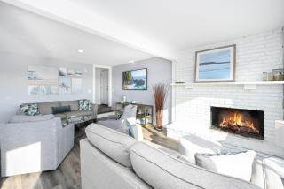 Charming 2 Story and 4 Bedroom Home on the Boardwalk - Newport Beach - 4