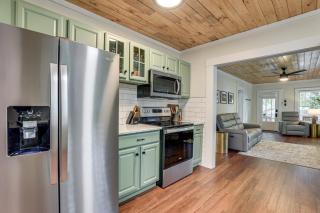 Modern-Boho Bradenton Bungalow with Private Hot Tub! - Bradenton - 5