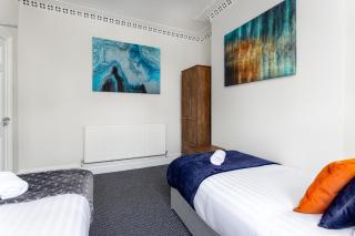 Newcombe House - Air Host & Stay - Free Parking - Liverpool - 1