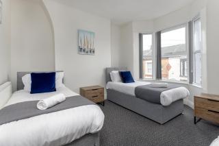 Newcombe House - Air Host & Stay - Free Parking - Contractor Friendly - 4