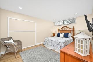 5 Bedroom 4 Bath Duplex with Parking on 46th St! - Newport Beach - 9