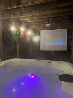 Poconos Chalet -Kayaks- HotTub-Karaoke-Lake - East Stroudsburg - 8