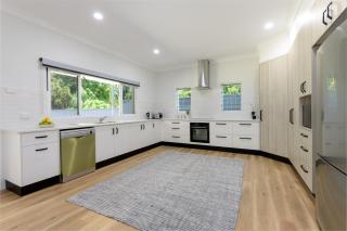Absolute Beachfront Family home - Cooya - Newell Beach - 2