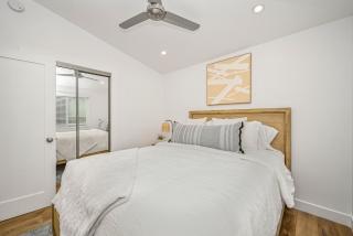 Remodeled Beach Home with 2 Car Parking Patio and Firepit - Newport Beach - 7