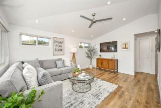 Remodeled Beach Home with 2 Car Parking Patio and Firepit - Newport Beach - 6