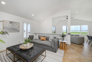 3 Bedroom with Park and Beach in your Backyard! - 9