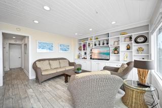 Single Family Home on the Ocean with BEAUTIFUL VIEWS - Newport Beach - 4