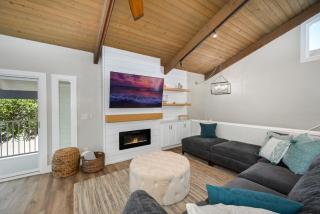 Brand New Modern Home by the Beach with Patio & BBQ - Newport Beach - 2