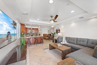 Modern Beach House Steps from the Sand on 39th St - 4