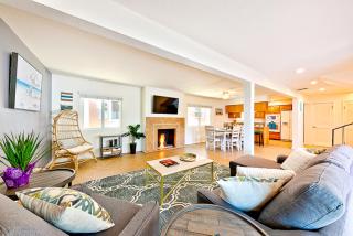 2 Story Home with Garage 1 Block to the Beach wi - Newport Beach - 8