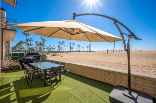 Oceanfront Home on the Boardwalk with 3 car Garage, AC, Giant Patio, Ocean Views, Walk to Pier - 8