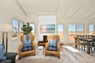 Oceanfront Home on the Boardwalk with 3 car Garage, AC, Giant Patio, Ocean Views, Walk to Pier - Newport Beach - 7