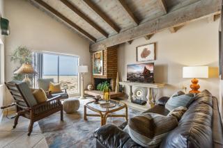 2 Homes Rented Together on the Oceanfront - Newport Beach - 8