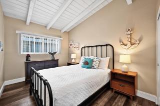 Stunning Oceanfront Retreat in Newport Beach - 1