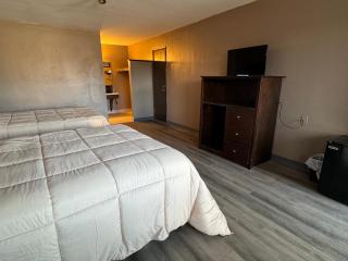 Clintonville Motel - 2