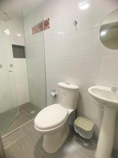 23 COMODO APARTAMENTO CON BALCON EN LAURELES ESTADiO 2 HAB 2 BAÑOs - 4