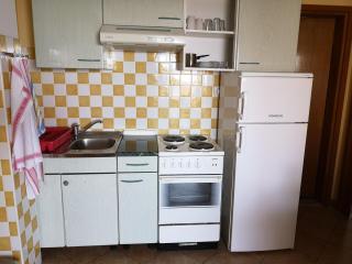 Apartments by the sea Tucepi, Makarska - 22384 - 2