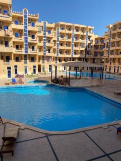 Fully furnished studio infront a swimming pool in tiba resort hurghada - 0