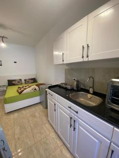 Fully furnished studio infront a swimming pool in tiba resort hurghada - Hurghada - 5