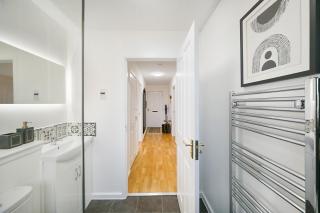 Bohemian Raphsody Apartment ✪ Grampian Lettings Ltd - 3