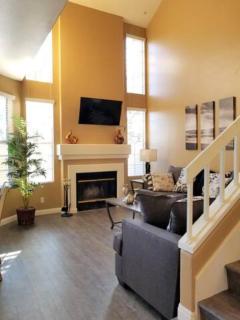 3 bedroom modern home with pool area at the Tustin Marketplace -15 minutes to Disneyland - Tustin - 3