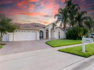 Stunning 5 BR Pool Home Hot Tub 10 Mins to Disney - Orlando - 9