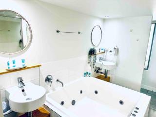 Boho Delux with sea views , Pool+Gym - Airlie Beach - 9