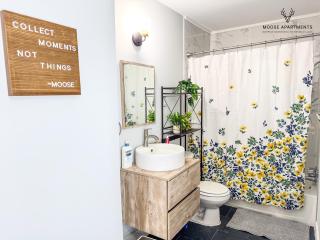 The Moose #12 - Brand New Modern Luxe Loft with Free Parking, King Bed & Fast WiFi - Memphis - 6