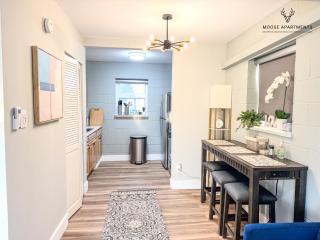 The Moose #12 - Brand New Modern Luxe Loft with Free Parking, King Bed & Fast WiFi - Memphis - 5