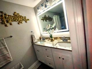 3 Bedroom Jewel: Luxury with Crystal Pool - 5