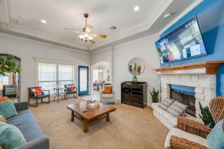 8min Texas A&M 1 King Beds firepit GriddleGrill - College Station - 6