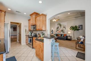 8min Texas A&M 1 King Beds firepit GriddleGrill - College Station - 1