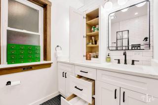 The Twin Lions: Bespoke Travel Lodge w/ Speakeasy* - Chicago - 4