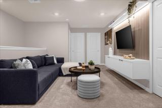 5 Bedrooms- 4,5 Bathrooms- Windsor Island4070 La - Davenport - 3