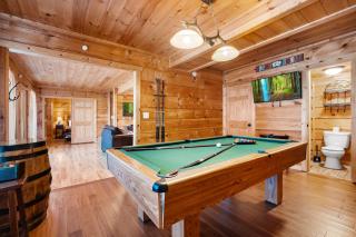 Cubby Bear, Hot Tub, Resort Pool, 1089 FREE Attraction tickets each paid day, Dollywood and More! - Gatlinburg - 8
