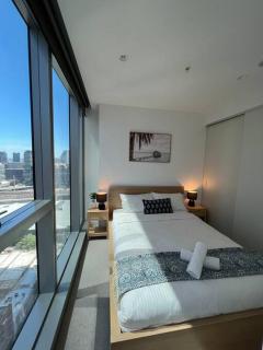 Modern City View 2BdRoom for Six - 3