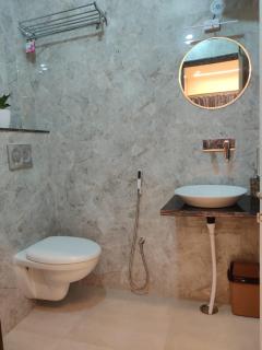 Tirtha Hotel - Varanasi - 1