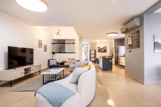 Poleg Serenity Villa with Shelter by Sea N' Rent - Netanya - 5