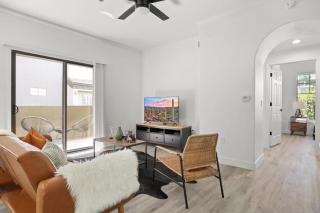 Champion's CozySuite walk to the stadium with pool! - Glendale - 4