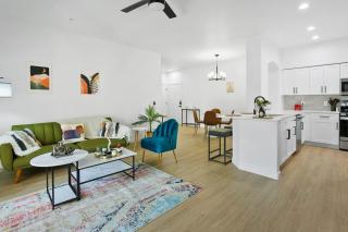 CozySuites Glendale by the stadium with pool 02 - Glendale - 8